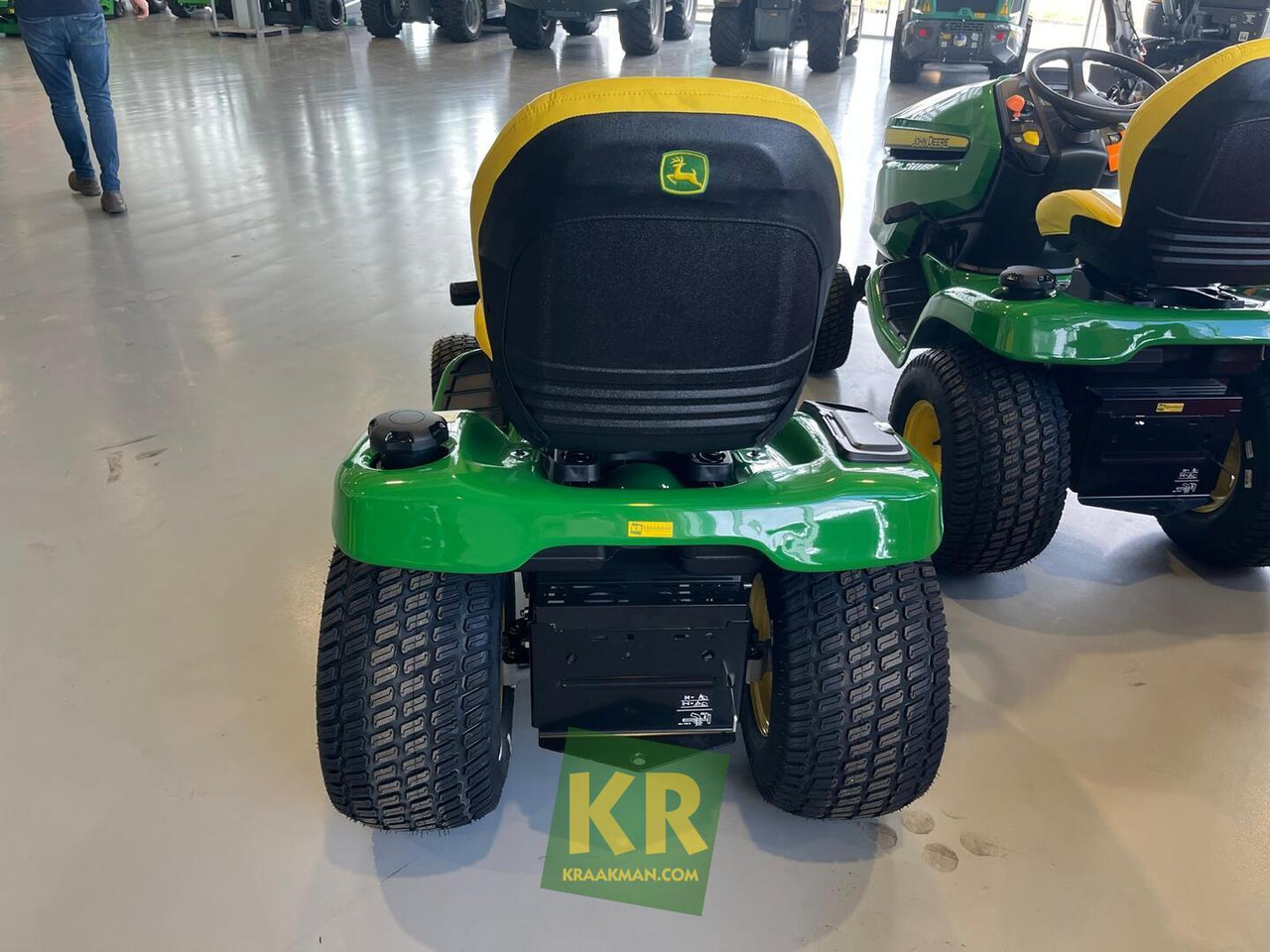 X380 John Deere - Zāles pļāvējs: foto 2 X380 John Deere - Zāles pļāvējs: foto 2
