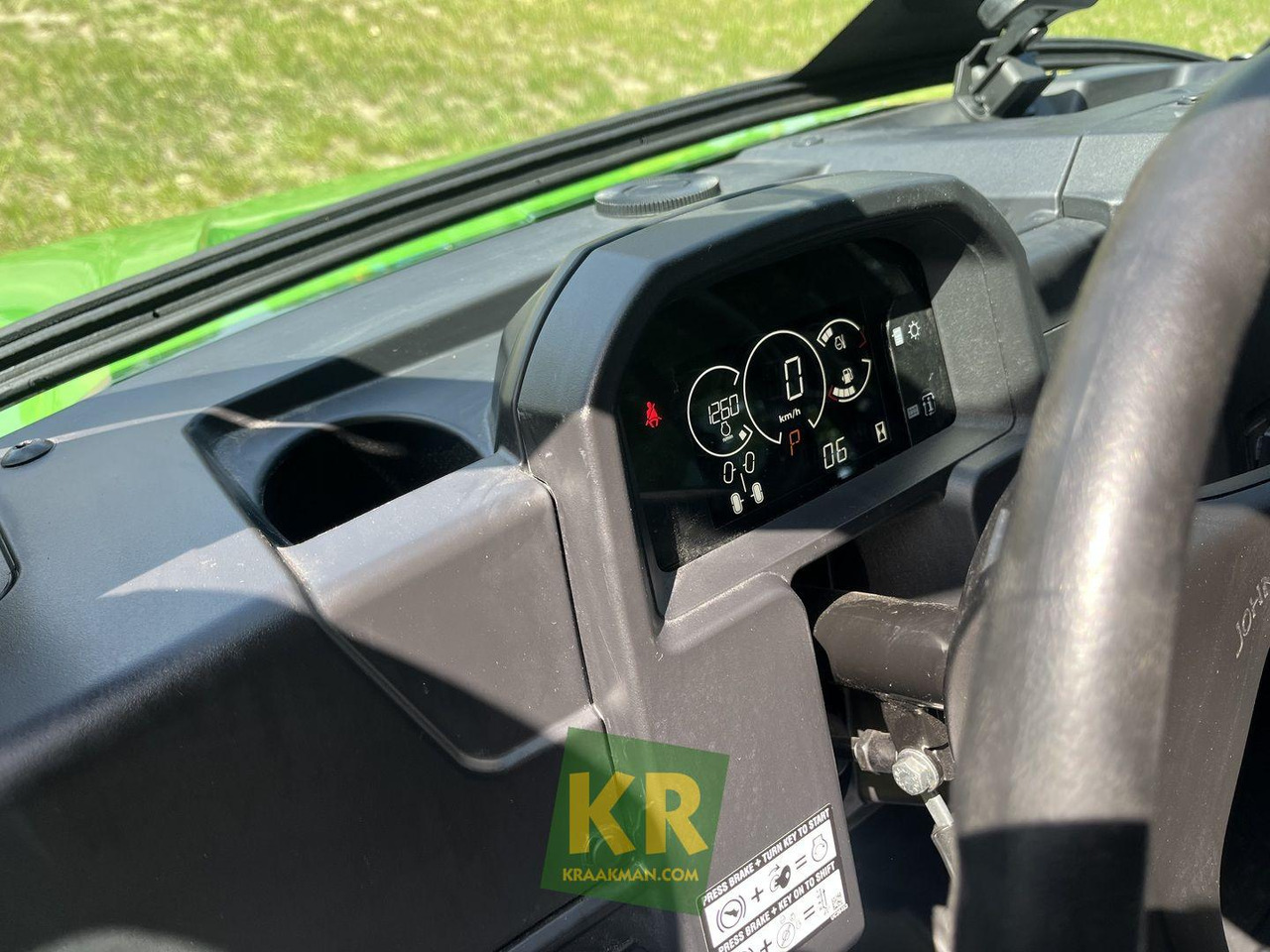 XUV875M John Deere - Kvadricikls: foto 2 XUV875M John Deere - Kvadricikls: foto 2