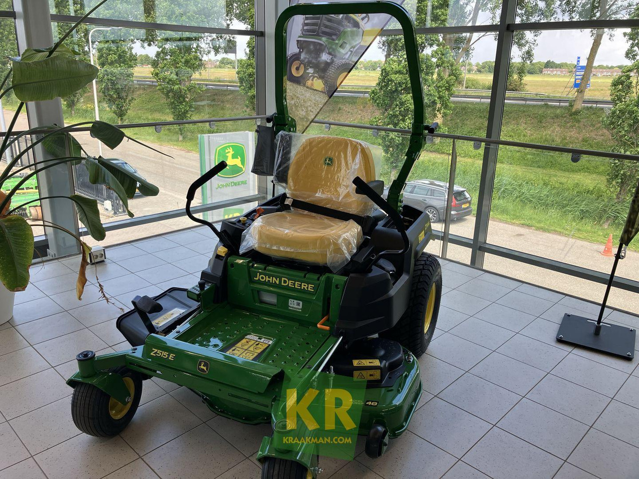 Z515E ZEROTURN John Deere - Zāles pļāvējs: foto 5 Z515E ZEROTURN John Deere - Zāles pļāvējs: foto 5