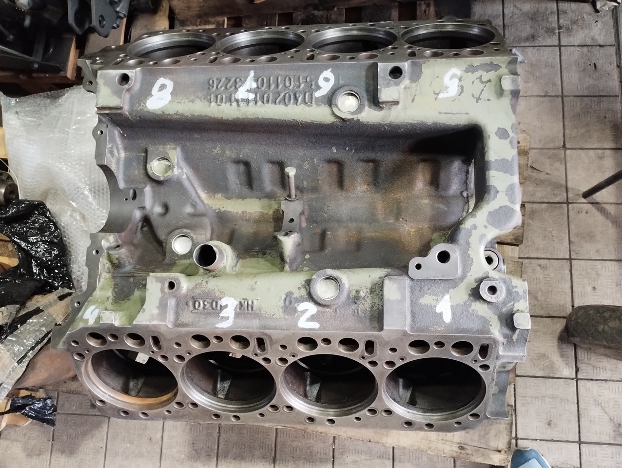 BLOK SILNIKA Mercedes OM 402 V8 - Cilindru bloks - Kravas automašīna: foto 2 BLOK SILNIKA Mercedes OM 402 V8 - Cilindru bloks - Kravas automašīna: foto 2