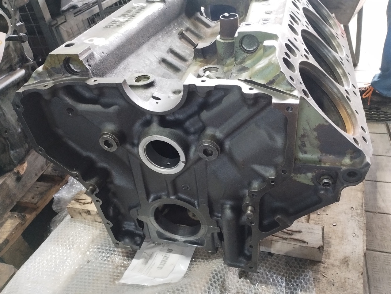 BLOK SILNIKA Mercedes OM 402 V8 - Cilindru bloks - Kravas automašīna: foto 4 BLOK SILNIKA Mercedes OM 402 V8 - Cilindru bloks - Kravas automašīna: foto 4