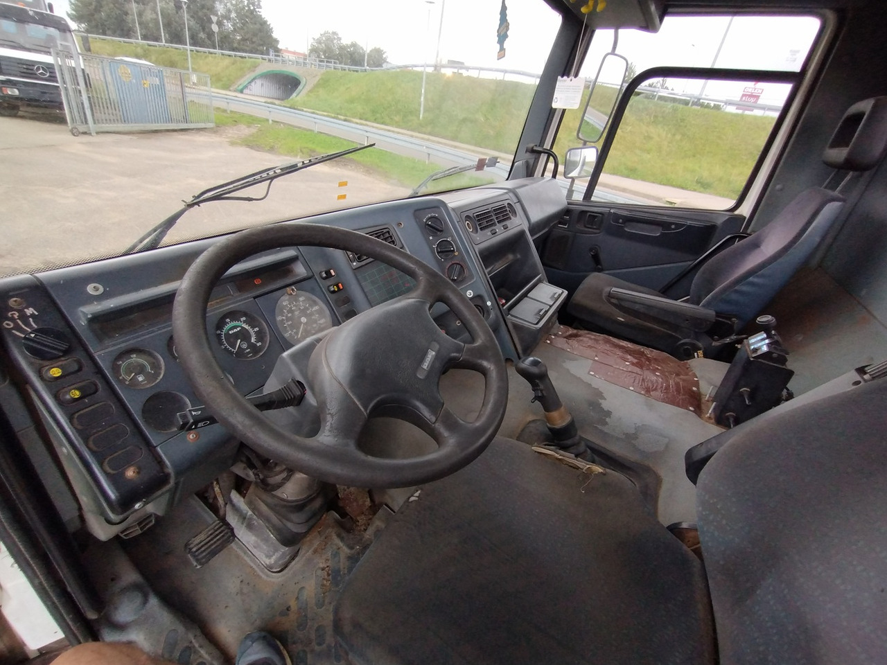 DAF 75 CF ATI 340 6x4 - Kravas automašīna pašizgāzējs: foto 5 DAF 75 CF ATI 340 6x4 - Kravas automašīna pašizgāzējs: foto 5