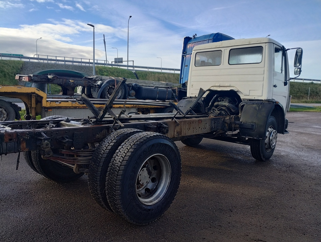 MERCEDES-BENZ 1620 - Šasija kravas automašīna: foto 3 MERCEDES-BENZ 1620 - Šasija kravas automašīna: foto 3