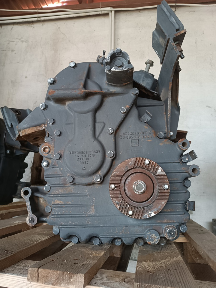 MERCEDES-BENZ SKRZYNIA ROZDZIELCZA REDUKTOR ATEGO 4x4 VG900 1328 1325 1329 - Transmisija: foto 2 MERCEDES-BENZ SKRZYNIA ROZDZIELCZA REDUKTOR ATEGO 4x4 VG900 1328 1325 1329 - Transmisija: foto 2