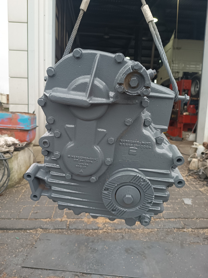 MERCEDES-BENZ SKRZYNIA ROZDZIELCZA REDUKTOR VG900 4x4 SK 1824 1827 - Pagrieziena reduktors: foto 2 MERCEDES-BENZ SKRZYNIA ROZDZIELCZA REDUKTOR VG900 4x4 SK 1824 1827 - Pagrieziena reduktors: foto 2