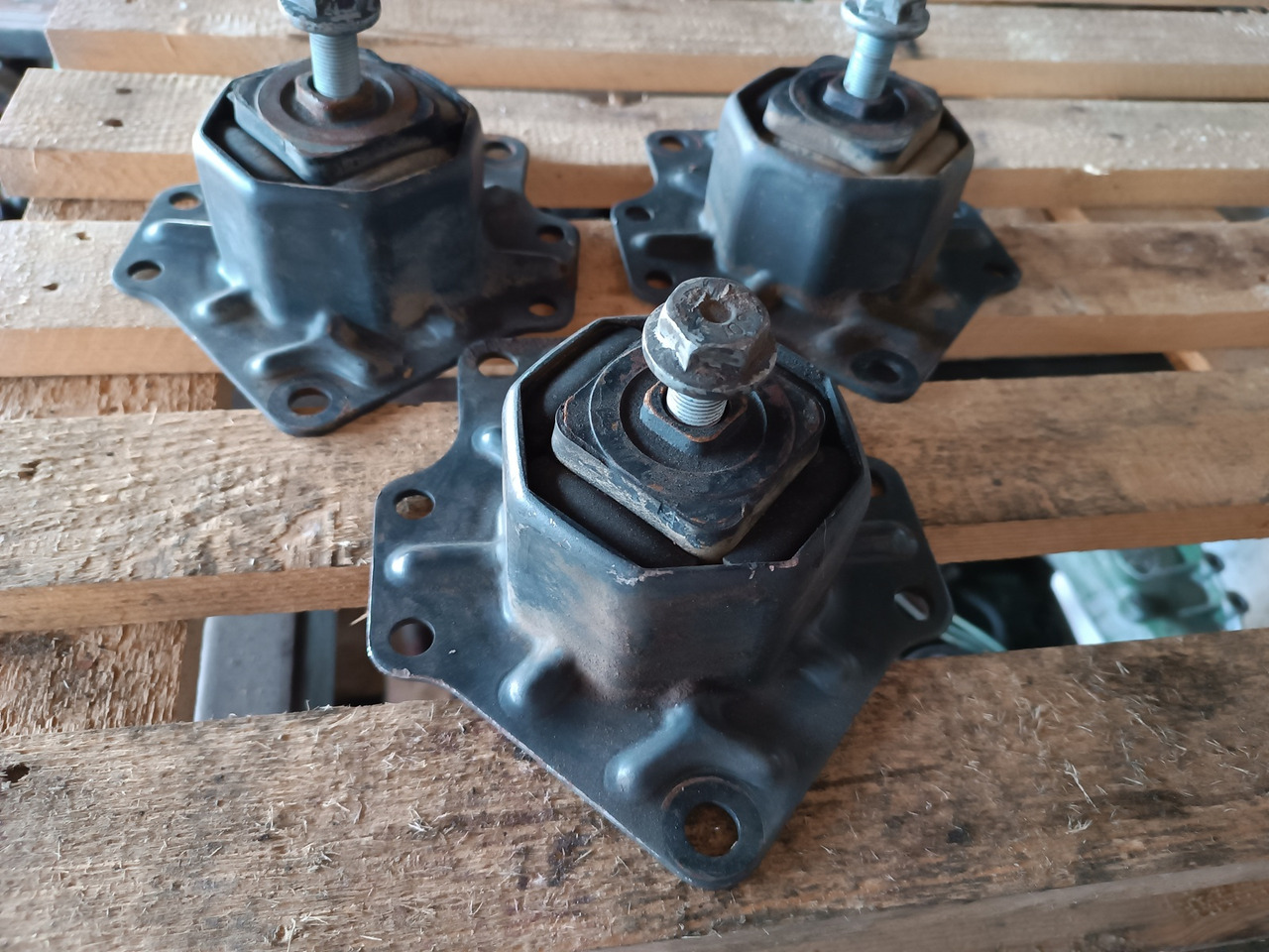 MERCEDES-BENZ SKRZYNIA ROZDZIELCZA REDUKTOR VG900 4x4 SK 1824 1827 - Pagrieziena reduktors: foto 4 MERCEDES-BENZ SKRZYNIA ROZDZIELCZA REDUKTOR VG900 4x4 SK 1824 1827 - Pagrieziena reduktors: foto 4