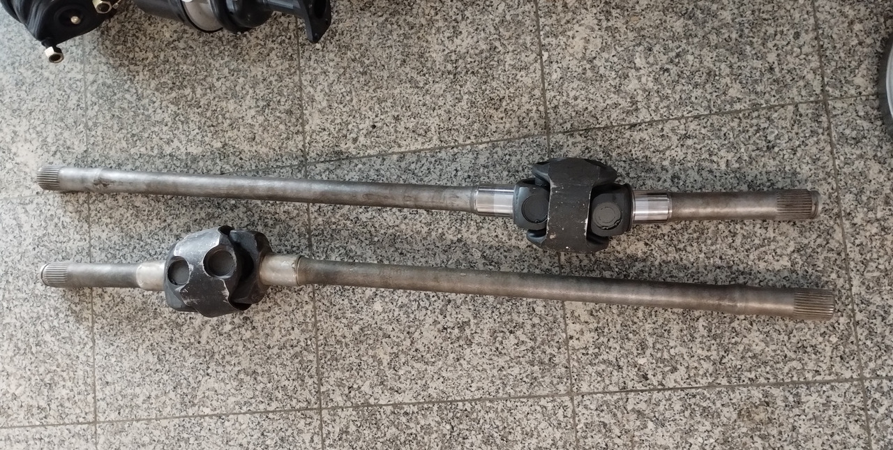 MAN PÓŁOŚ NAPĘDOWA DRIVE SHAFT MAN F90 F2000 TGA 4X4 6X6 8X6 8X8 81364026511 81364029511 - Rezerves daļa: foto 1 MAN PÓŁOŚ NAPĘDOWA DRIVE SHAFT MAN F90 F2000 TGA 4X4 6X6 8X6 8X8 81364026511 81364029511 - Rezerves daļa: foto 1