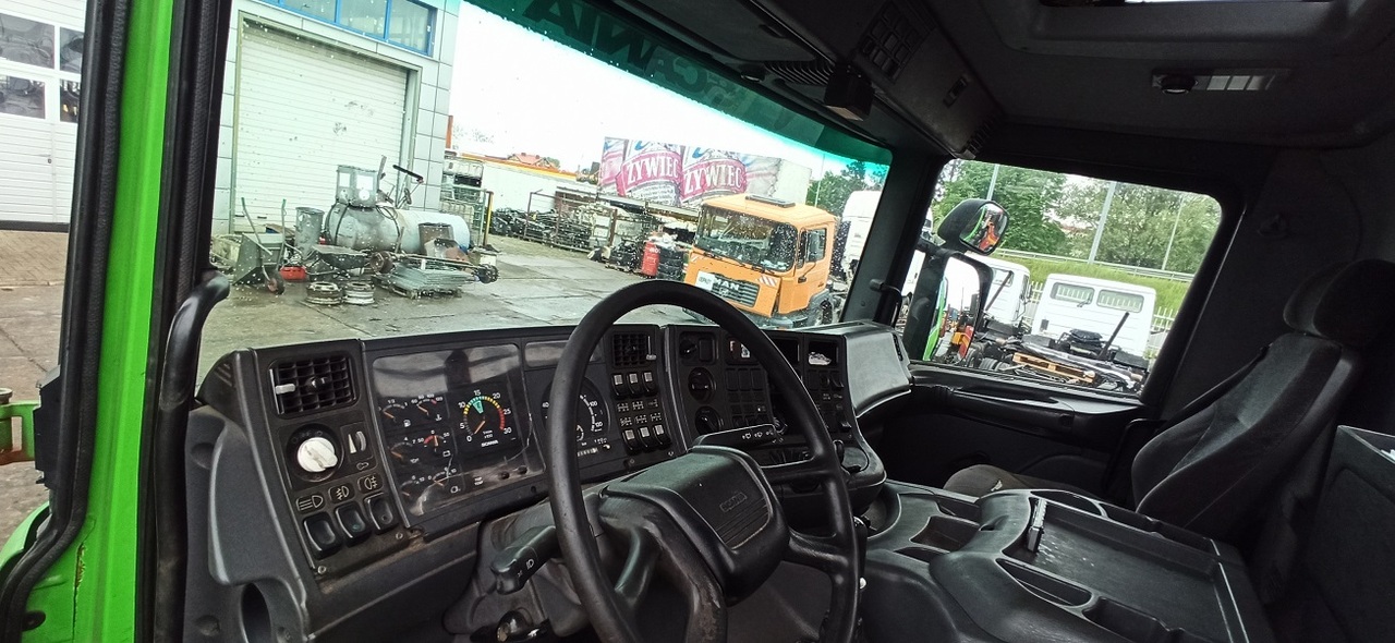 SCANIA P124 360 6x6 - Šasija kravas automašīna: foto 4 SCANIA P124 360 6x6 - Šasija kravas automašīna: foto 4