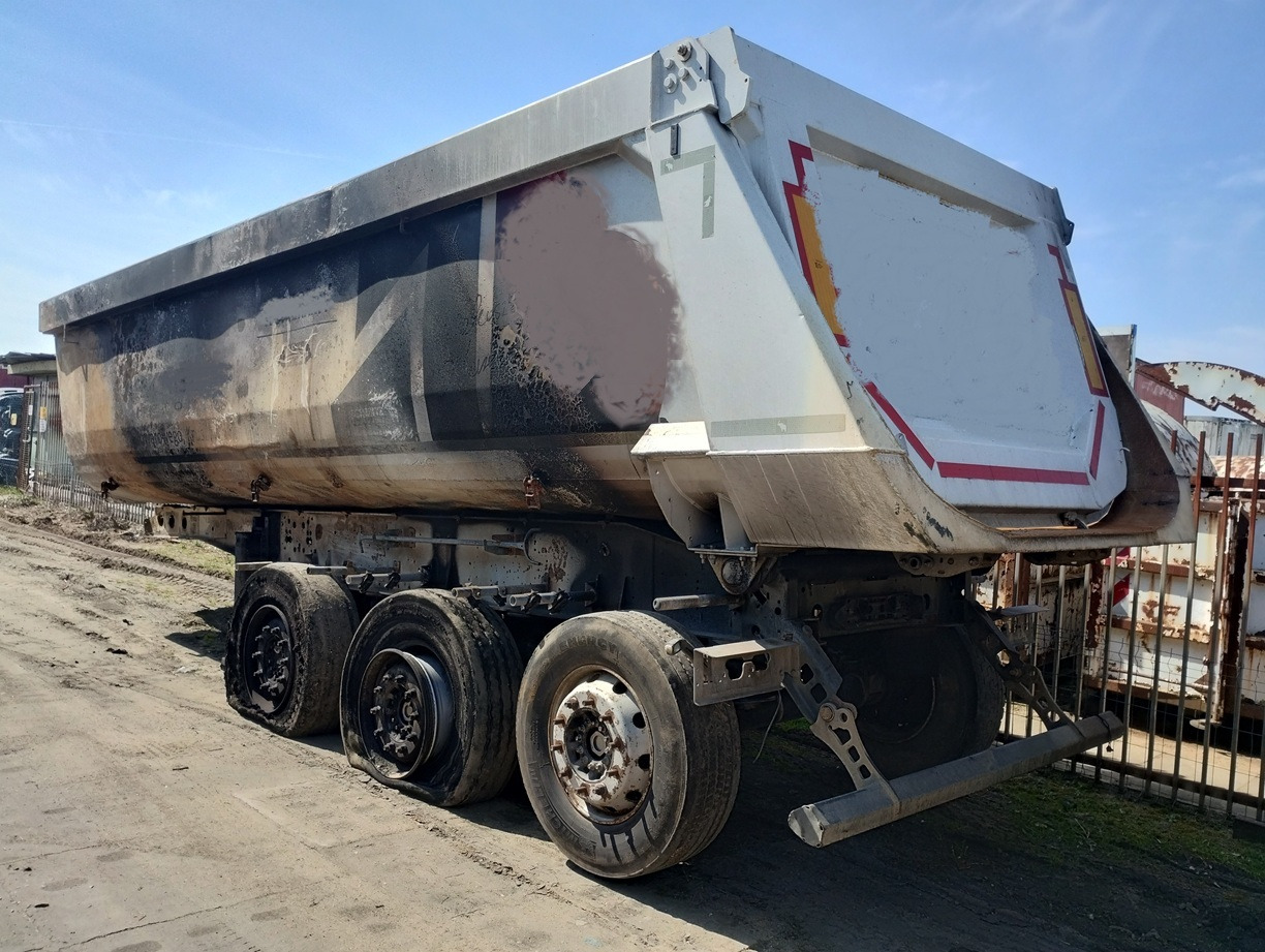 SCHMITZ CARGOBULL GOTHA 26 m3 SGF S3 2015 - Puspiekabe pašizgāzējs: foto 1 SCHMITZ CARGOBULL GOTHA 26 m3 SGF S3 2015 - Puspiekabe pašizgāzējs: foto 1
