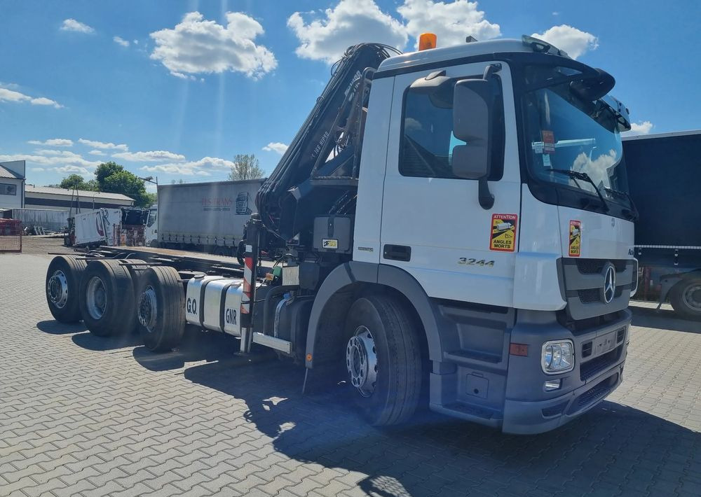 Mercedes-Benz Actros 3244 - Šasija kravas automašīna: foto 2 Mercedes-Benz Actros 3244 - Šasija kravas automašīna: foto 2