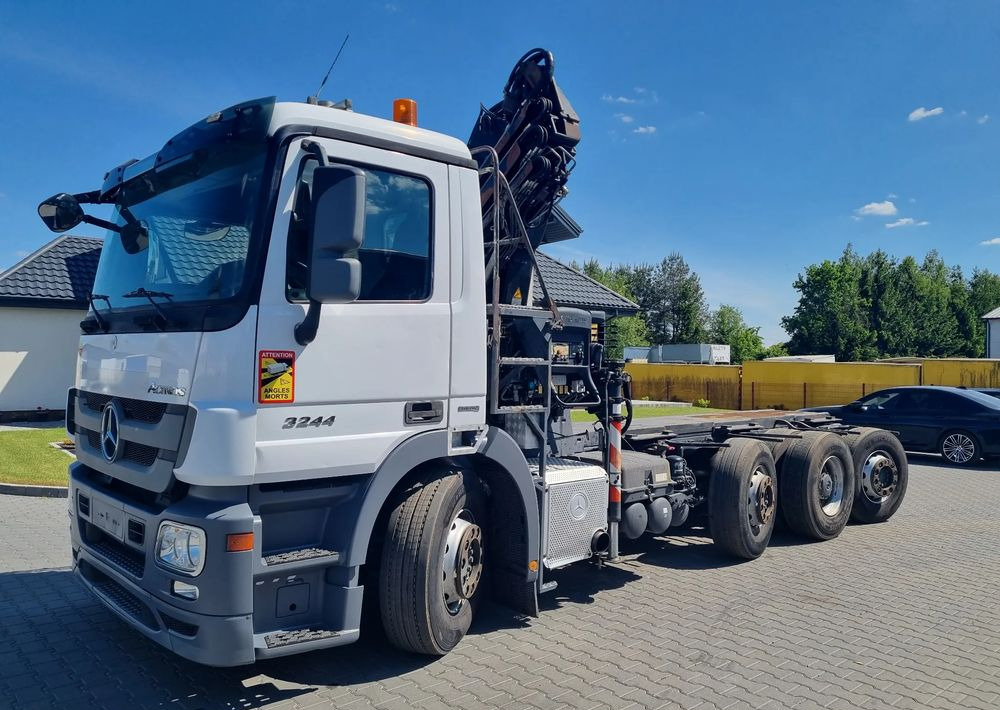 Mercedes-Benz Actros 3244 - Šasija kravas automašīna: foto 1 Mercedes-Benz Actros 3244 - Šasija kravas automašīna: foto 1