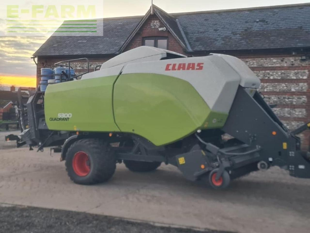 CLAAS QUADRANT 5300 ROTO FEED - Kīpu prese: foto 1 CLAAS QUADRANT 5300 ROTO FEED - Kīpu prese: foto 1