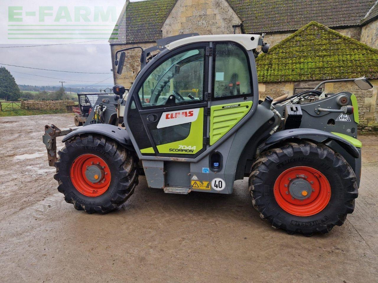 CLAAS SCORPION 7044 - Teleskopiskais iekrāvējs: foto 1 CLAAS SCORPION 7044 - Teleskopiskais iekrāvējs: foto 1