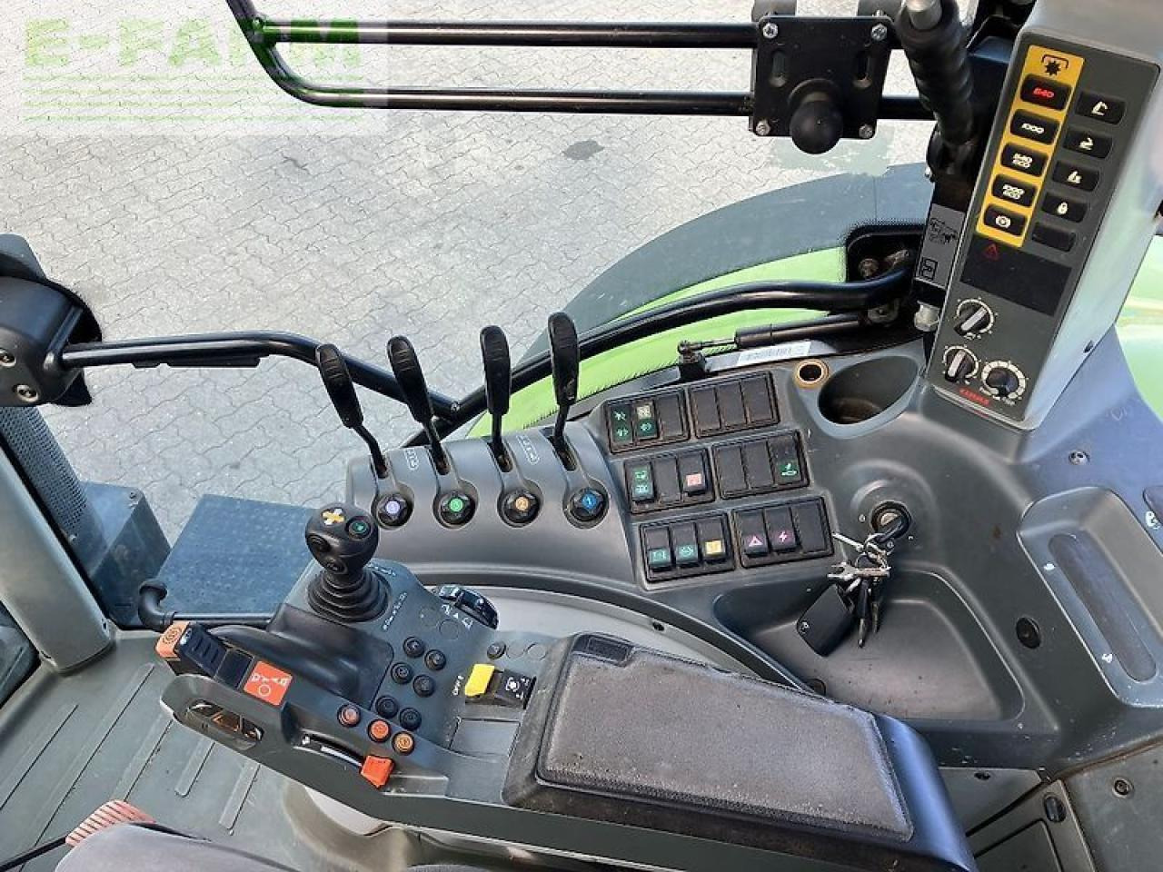 CLAAS arion 640 cis hexashift CIS - Traktors: foto 4 CLAAS arion 640 cis hexashift CIS - Traktors: foto 4