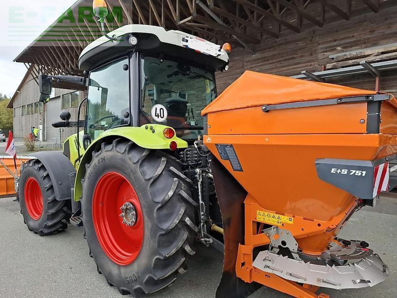 CLAAS atos 330 mit schneeschild/streuer - Traktors: foto 4 CLAAS atos 330 mit schneeschild/streuer - Traktors: foto 4