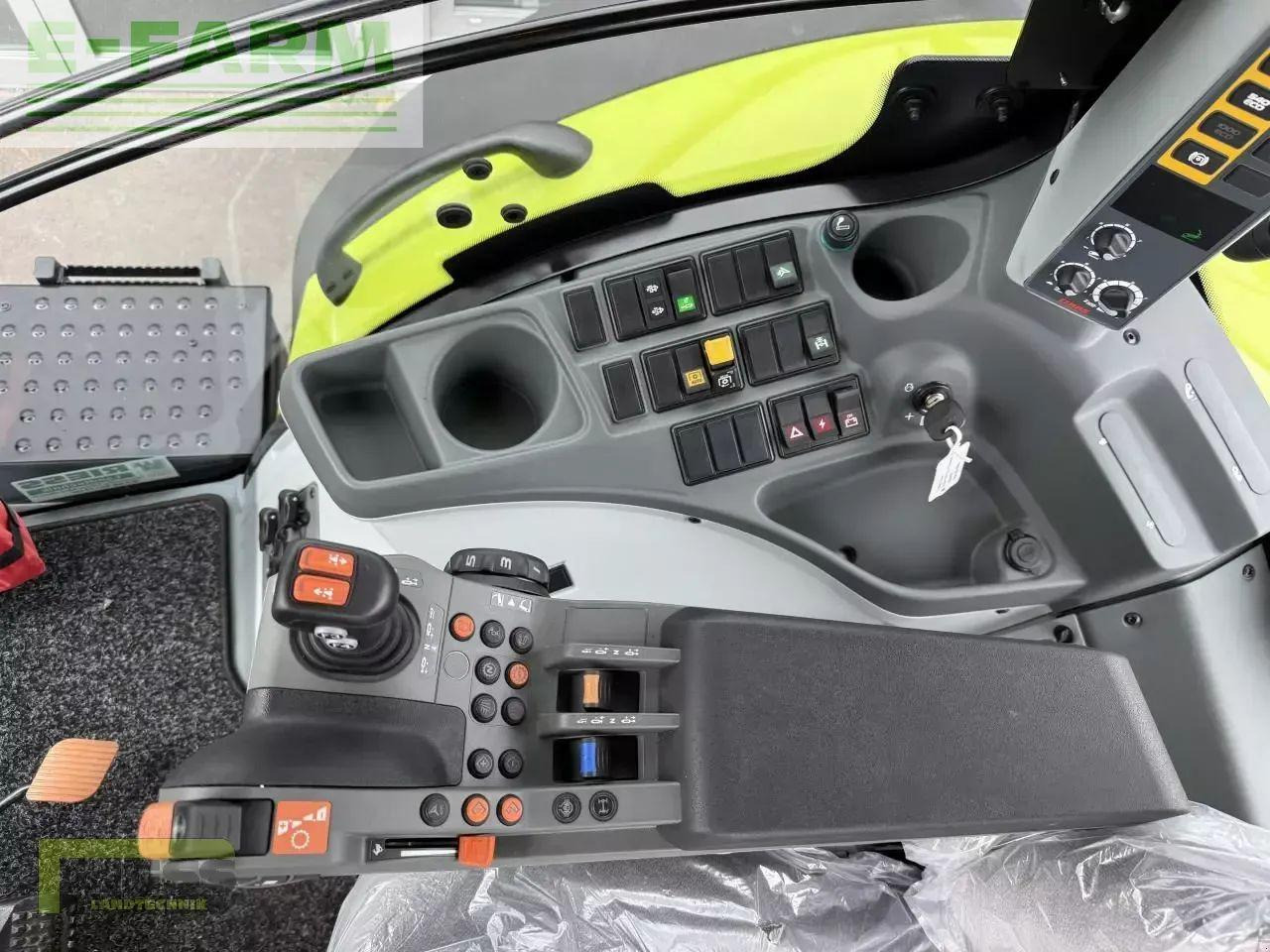 CLAAS axion 800 cis+ hexashift HEXASHIFT CIS+ - Traktors: foto 5 CLAAS axion 800 cis+ hexashift HEXASHIFT CIS+ - Traktors: foto 5