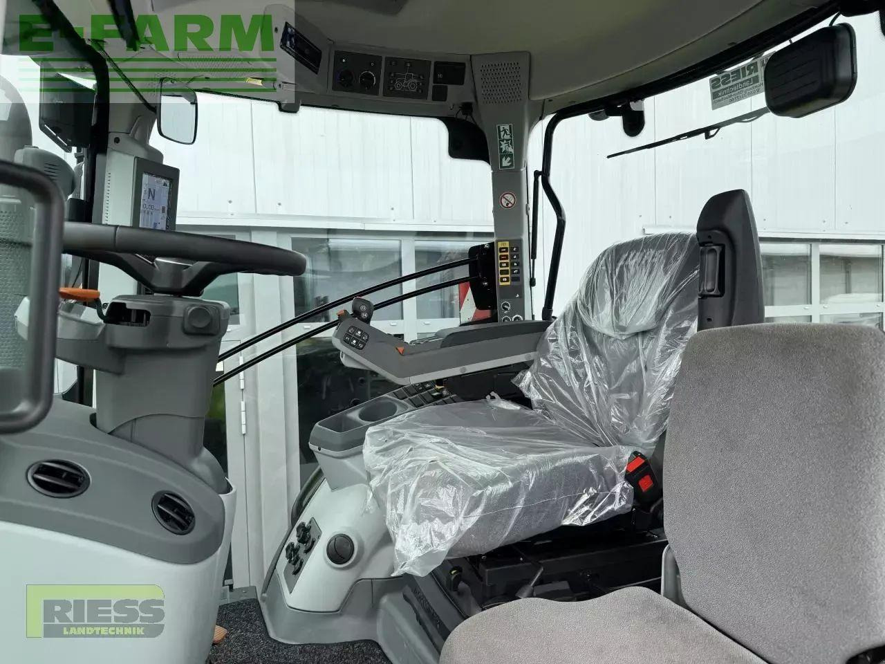 CLAAS axion 800 cis+ hexashift HEXASHIFT CIS+ - Traktors: foto 4 CLAAS axion 800 cis+ hexashift HEXASHIFT CIS+ - Traktors: foto 4