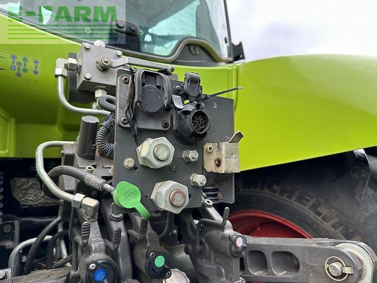 Traktors CLAAS axion 810: foto 24