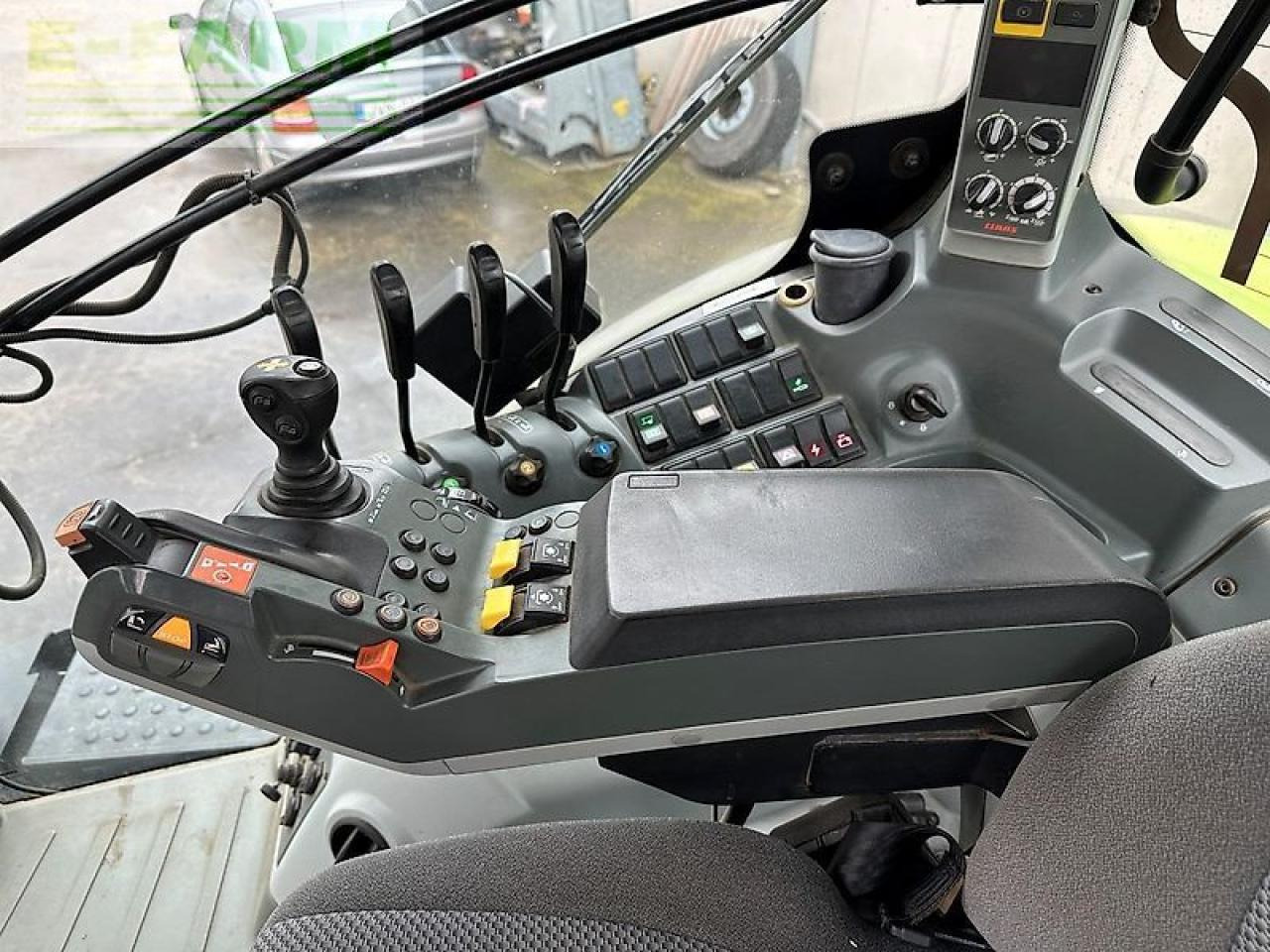 Traktors CLAAS axion 810: foto 32