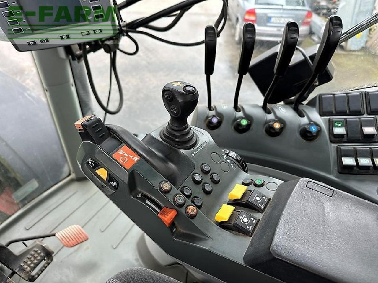 Traktors CLAAS axion 810: foto 40