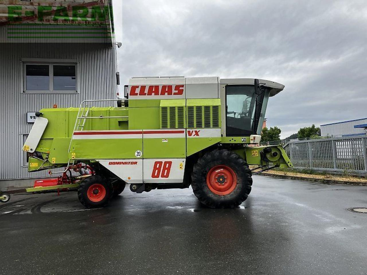 CLAAS dominator 88 vx - Labības kombains: foto 1 CLAAS dominator 88 vx - Labības kombains: foto 1