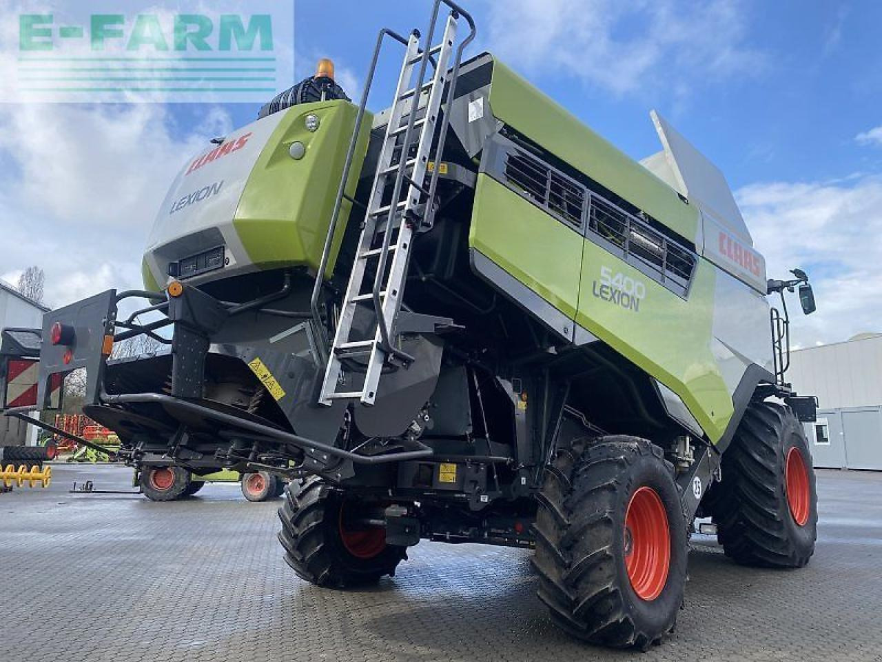 CLAAS lexion 5400 mit finanzierung - Labības kombains: foto 2 CLAAS lexion 5400 mit finanzierung - Labības kombains: foto 2