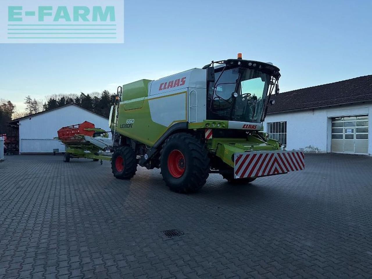 CLAAS lexion 650 (stage iiib) - Labības kombains: foto 2 CLAAS lexion 650 (stage iiib) - Labības kombains: foto 2