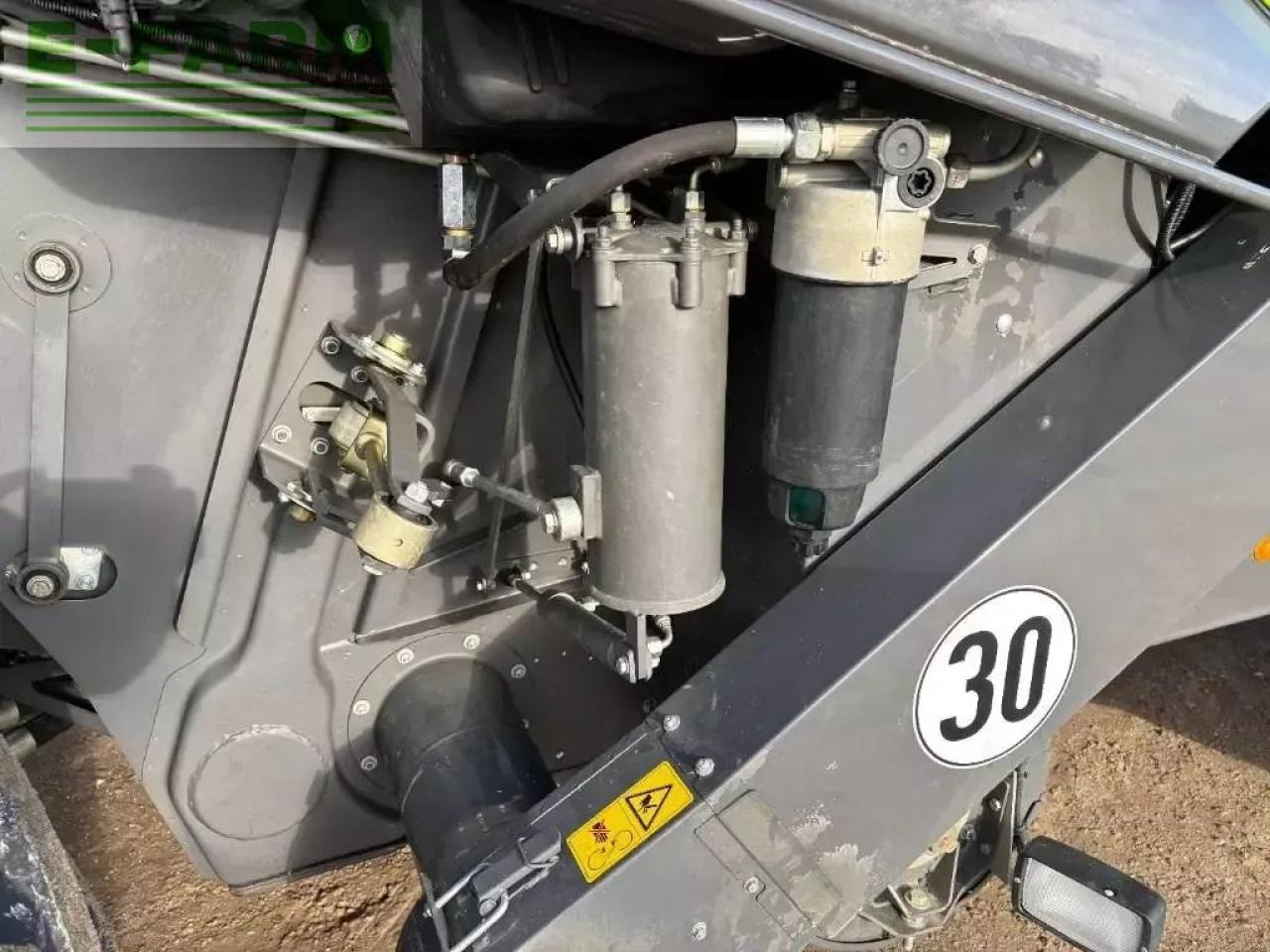 Labības kombains CLAAS lexion 8800 4wd: foto 11 Labības kombains CLAAS lexion 8800 4wd: foto 11