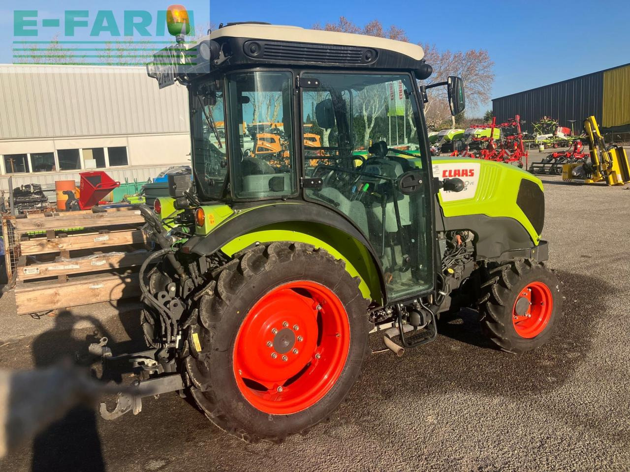 CLAAS nexos 220 ve cabine 4rm - Traktors: foto 2 CLAAS nexos 220 ve cabine 4rm - Traktors: foto 2