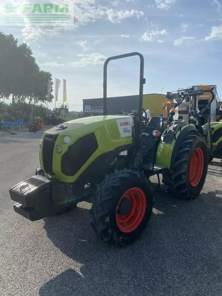 CLAAS nexos 240 f arceau 4rm - Traktors: foto 2 CLAAS nexos 240 f arceau 4rm - Traktors: foto 2