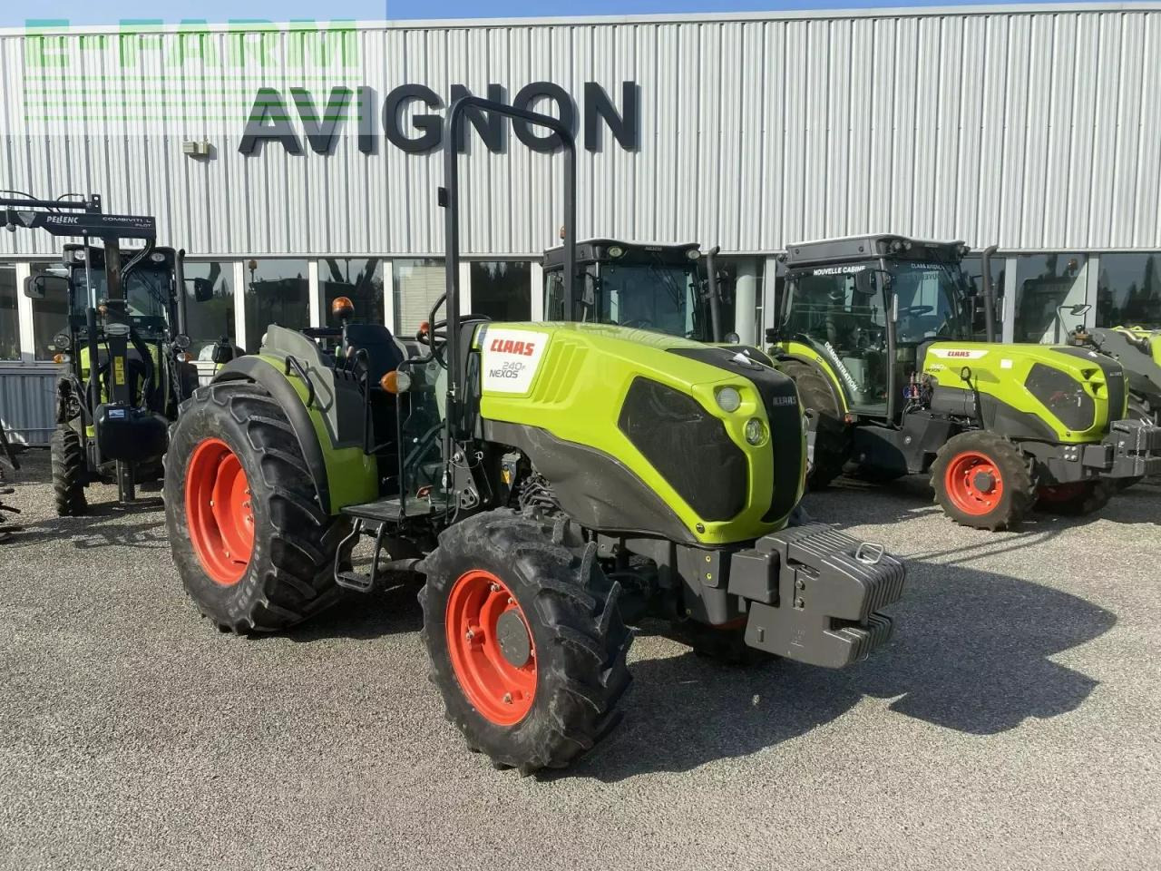 CLAAS nexos 240 f arceau 4rm - Traktors: foto 1 CLAAS nexos 240 f arceau 4rm - Traktors: foto 1