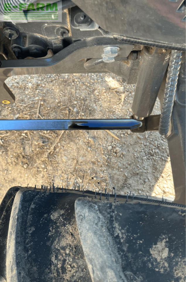 CLAAS nexos 240 l cabine - Traktors: foto 4 CLAAS nexos 240 l cabine - Traktors: foto 4