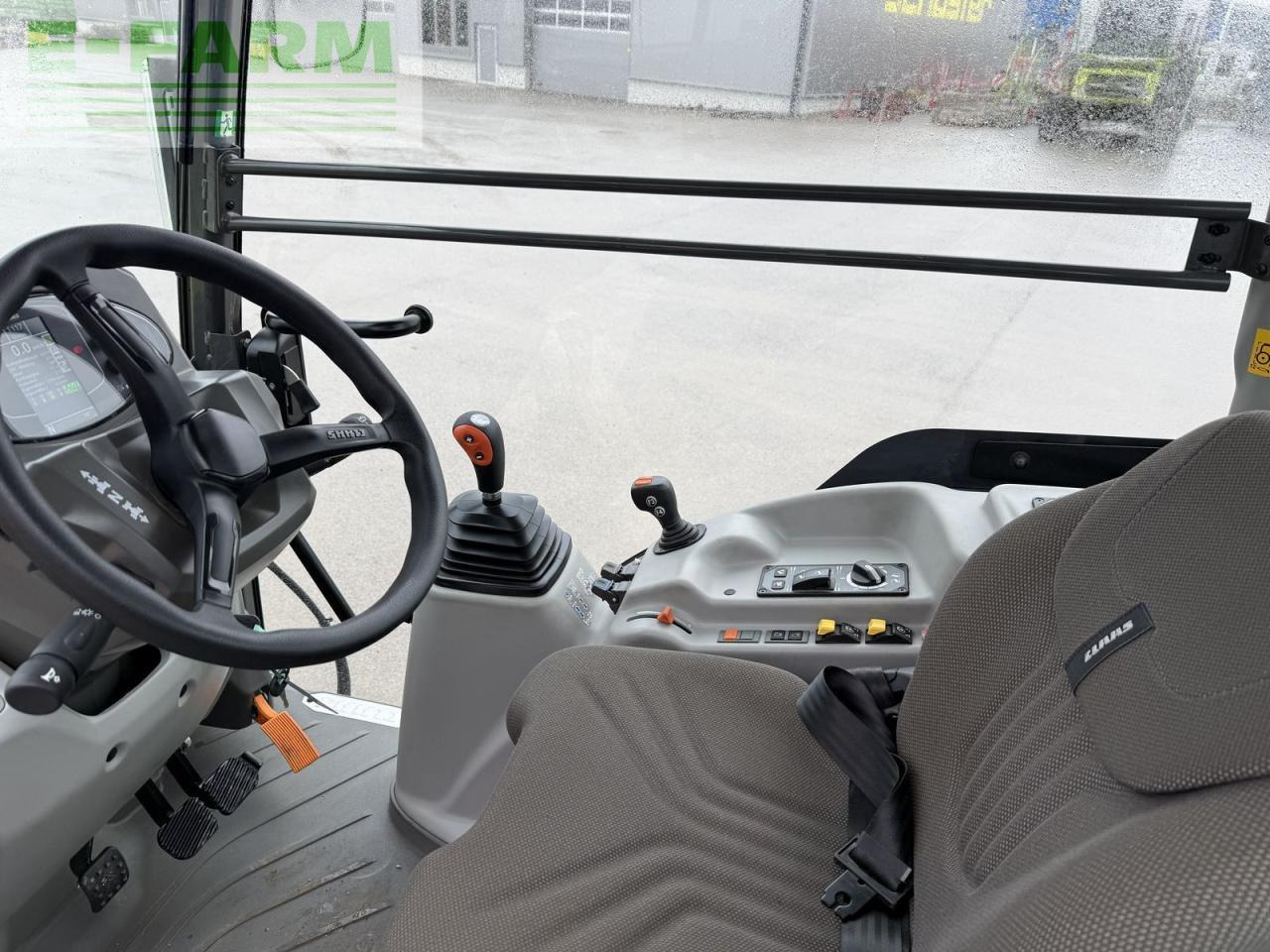 CLAAS nexos 240 l comfort - Traktors: foto 4 CLAAS nexos 240 l comfort - Traktors: foto 4