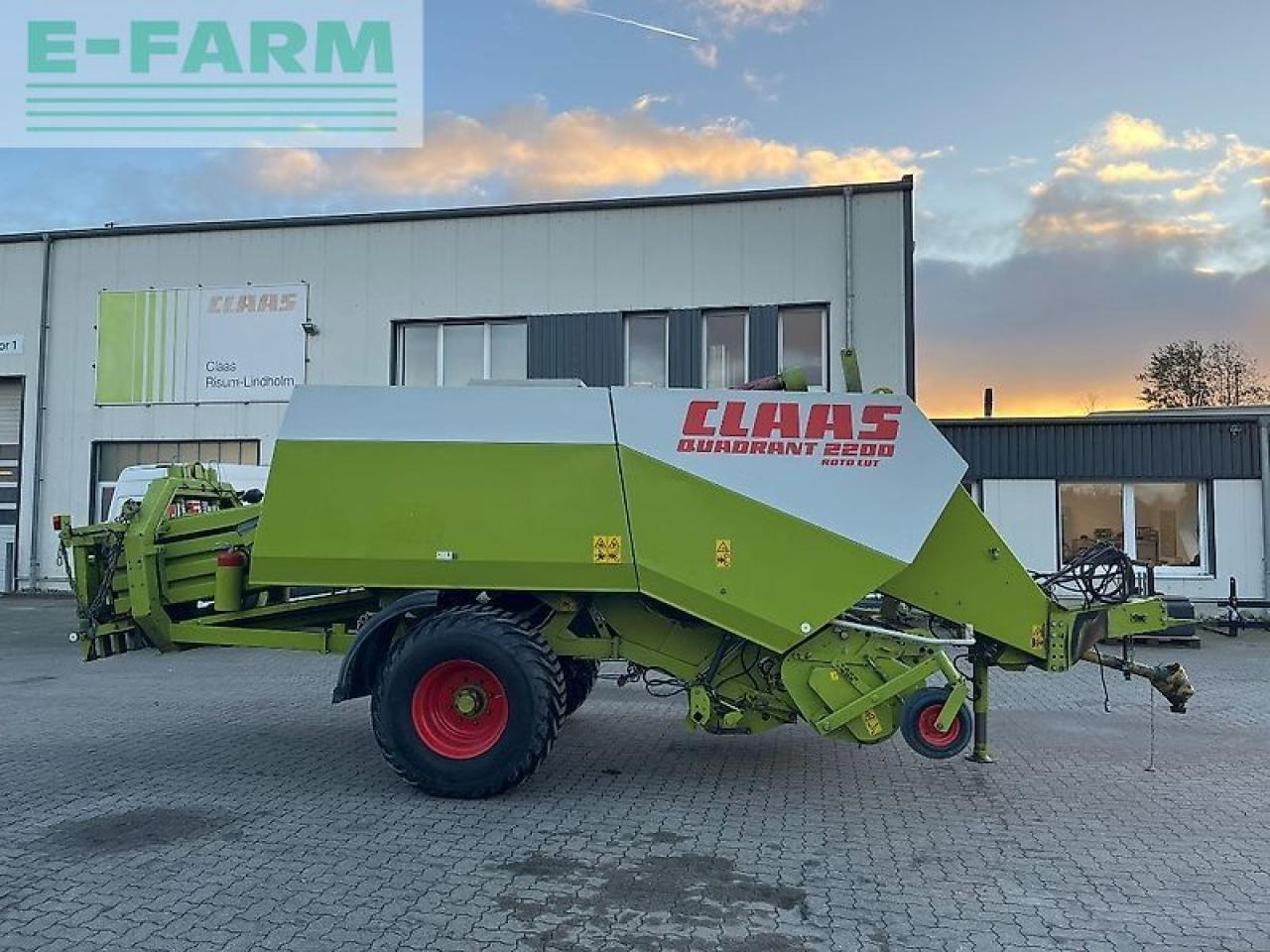 CLAAS quadrant 2200 rc - Kīpu prese: foto 1 CLAAS quadrant 2200 rc - Kīpu prese: foto 1