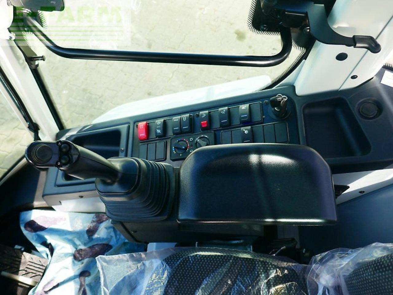 Mini-ekskavators CLAAS torion 644 sinus - eingesetzte vorführmaschine: foto 12