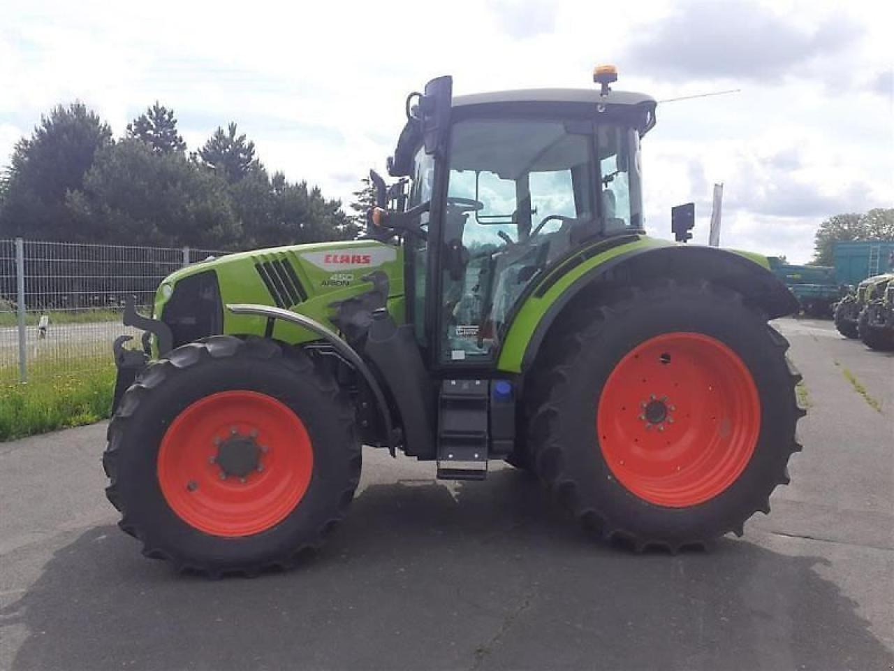 CLAAS traktor arion 450 cis+ CIS+ - Traktors: foto 1 CLAAS traktor arion 450 cis+ CIS+ - Traktors: foto 1