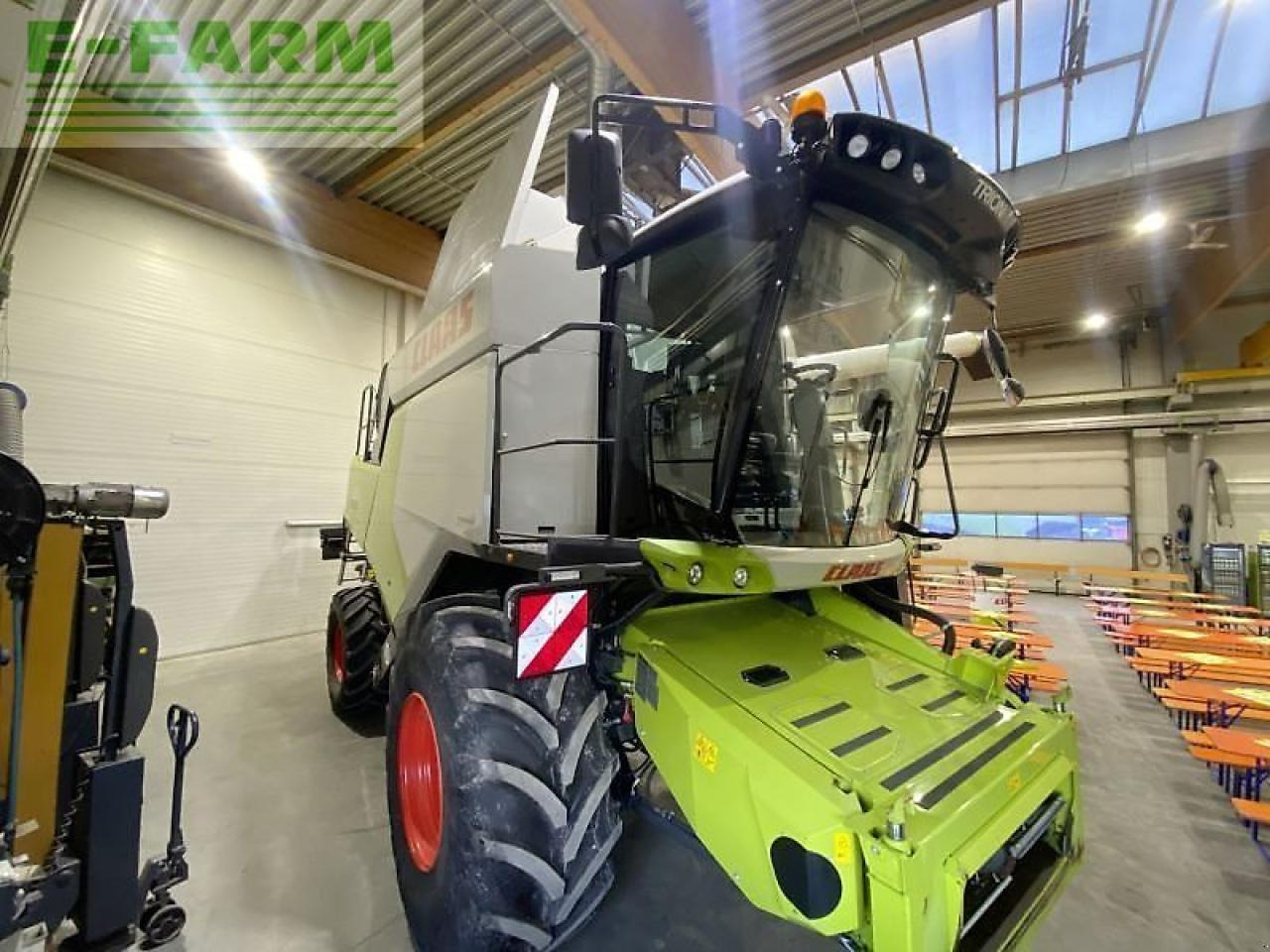 CLAAS trion 520 mit vario 560 - Labības kombains: foto 2 CLAAS trion 520 mit vario 560 - Labības kombains: foto 2