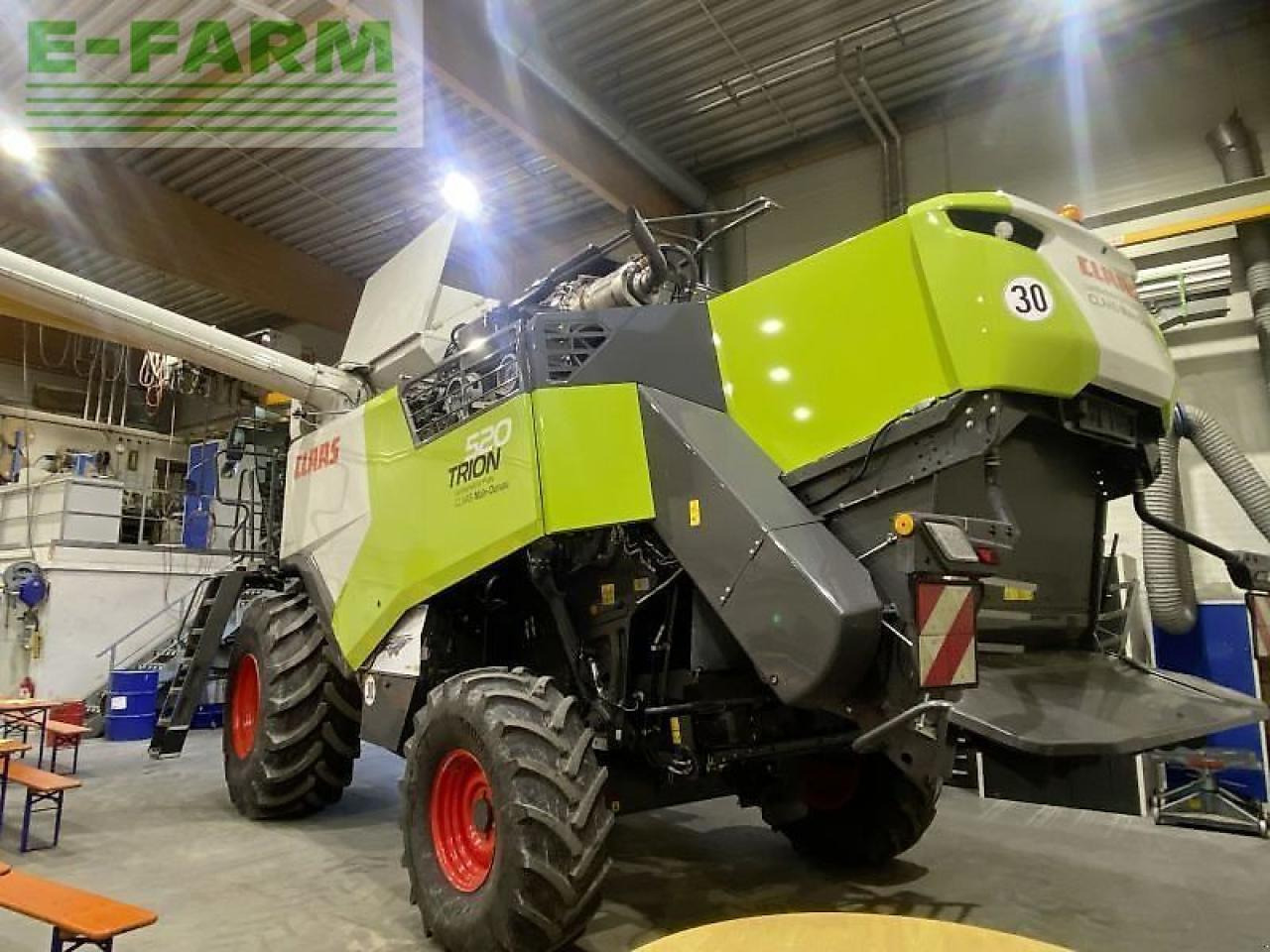 CLAAS trion 520 mit vario 560 - Labības kombains: foto 4 CLAAS trion 520 mit vario 560 - Labības kombains: foto 4