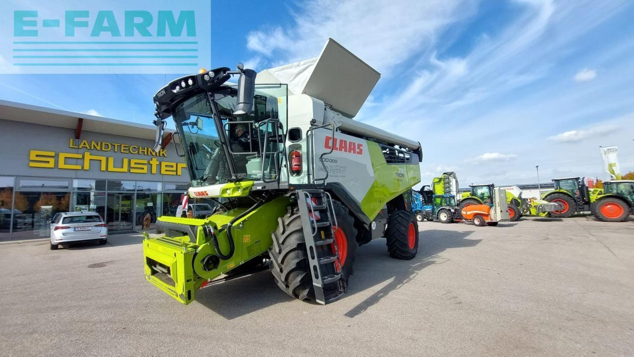 CLAAS trion 730 - Labības kombains: foto 1 CLAAS trion 730 - Labības kombains: foto 1