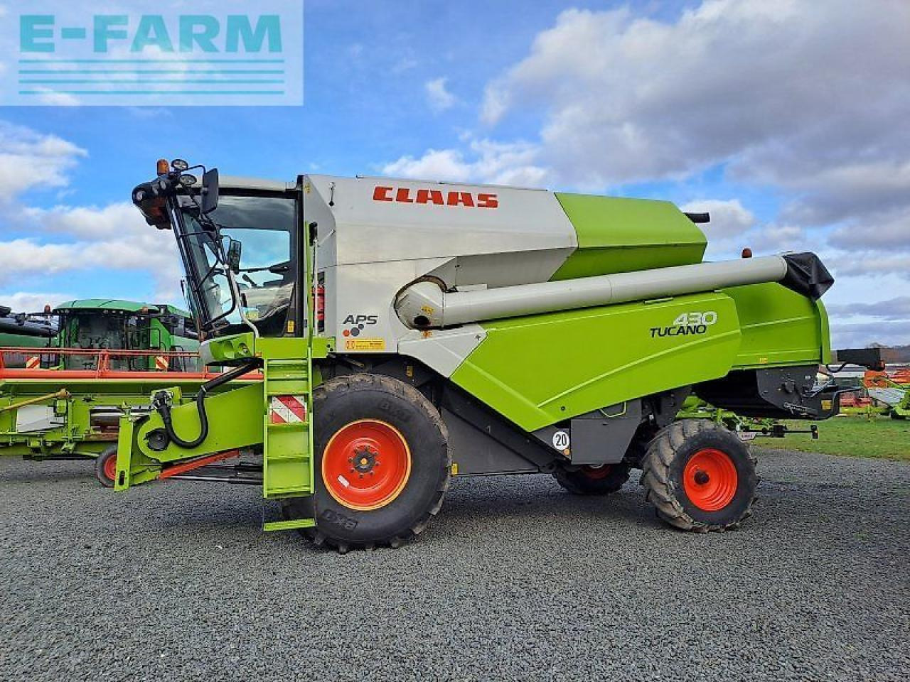 CLAAS tucano 430 - Labības kombains: foto 1 CLAAS tucano 430 - Labības kombains: foto 1