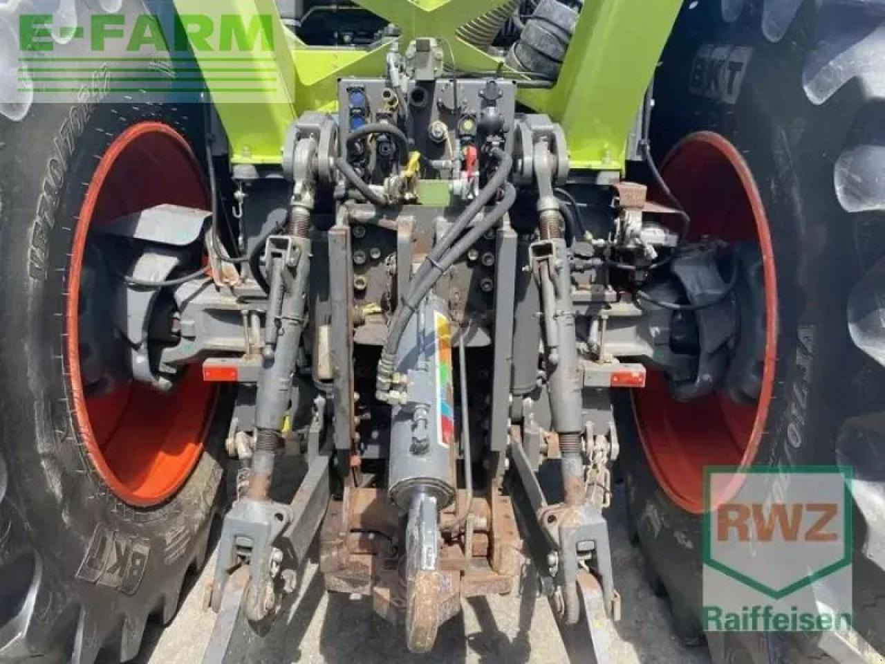 CLAAS xerion 3300 trac vc TRAC VC - Traktors: foto 4 CLAAS xerion 3300 trac vc TRAC VC - Traktors: foto 4
