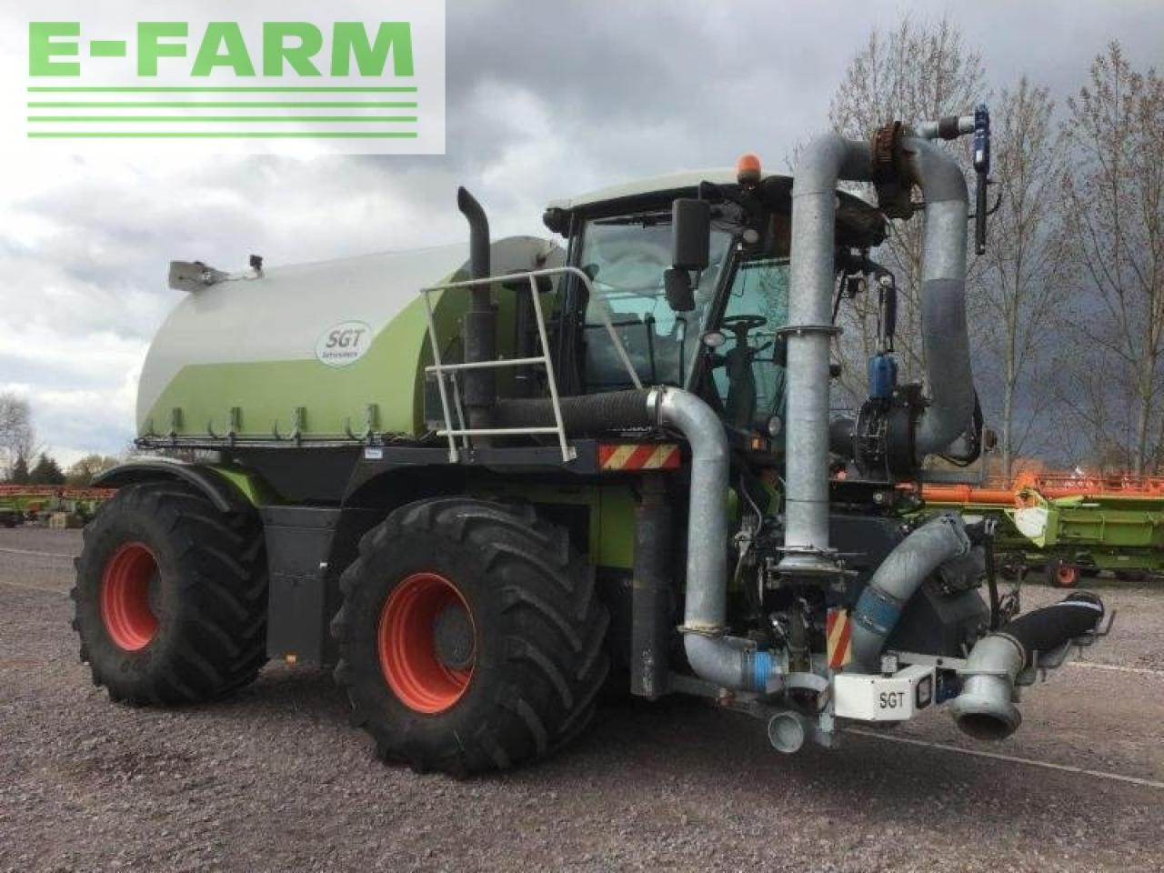 CLAAS xerion 3800 saddle trac SADDLE TRAC - Traktors: foto 3 CLAAS xerion 3800 saddle trac SADDLE TRAC - Traktors: foto 3