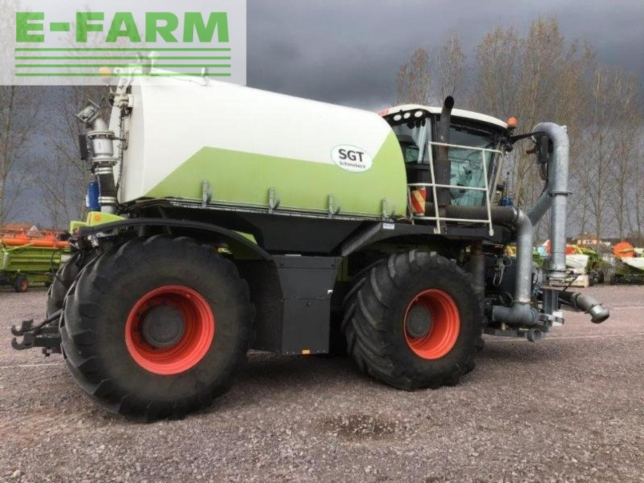 CLAAS xerion 3800 saddle trac SADDLE TRAC - Traktors: foto 4 CLAAS xerion 3800 saddle trac SADDLE TRAC - Traktors: foto 4