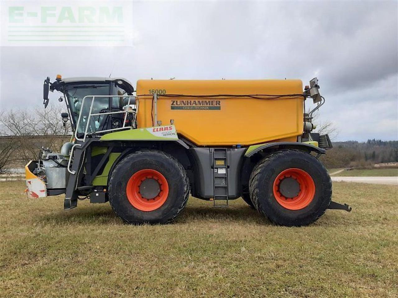 CLAAS xerion 4000 saddle trac SADDLE TRAC - Pašgājējmiglotājs: foto 4 CLAAS xerion 4000 saddle trac SADDLE TRAC - Pašgājējmiglotājs: foto 4