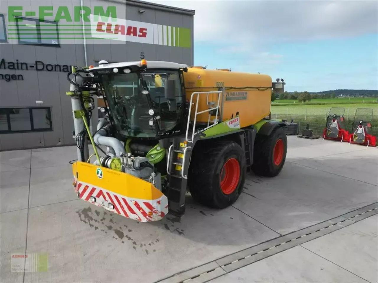 CLAAS xerion 4000 saddle trac SADDLE TRAC - Pašgājējmiglotājs: foto 1 CLAAS xerion 4000 saddle trac SADDLE TRAC - Pašgājējmiglotājs: foto 1