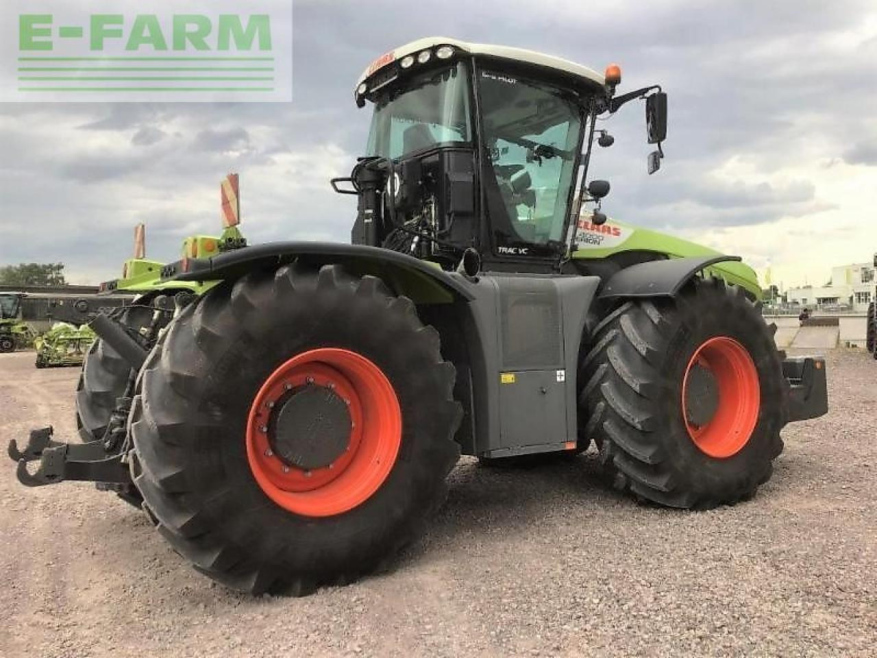 CLAAS xerion 4000 trac vc TRAC VC - Traktors: foto 4 CLAAS xerion 4000 trac vc TRAC VC - Traktors: foto 4