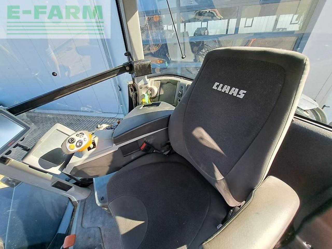 CLAAS xerion 4000 trac vc TRAC VC - Traktors: foto 4 CLAAS xerion 4000 trac vc TRAC VC - Traktors: foto 4