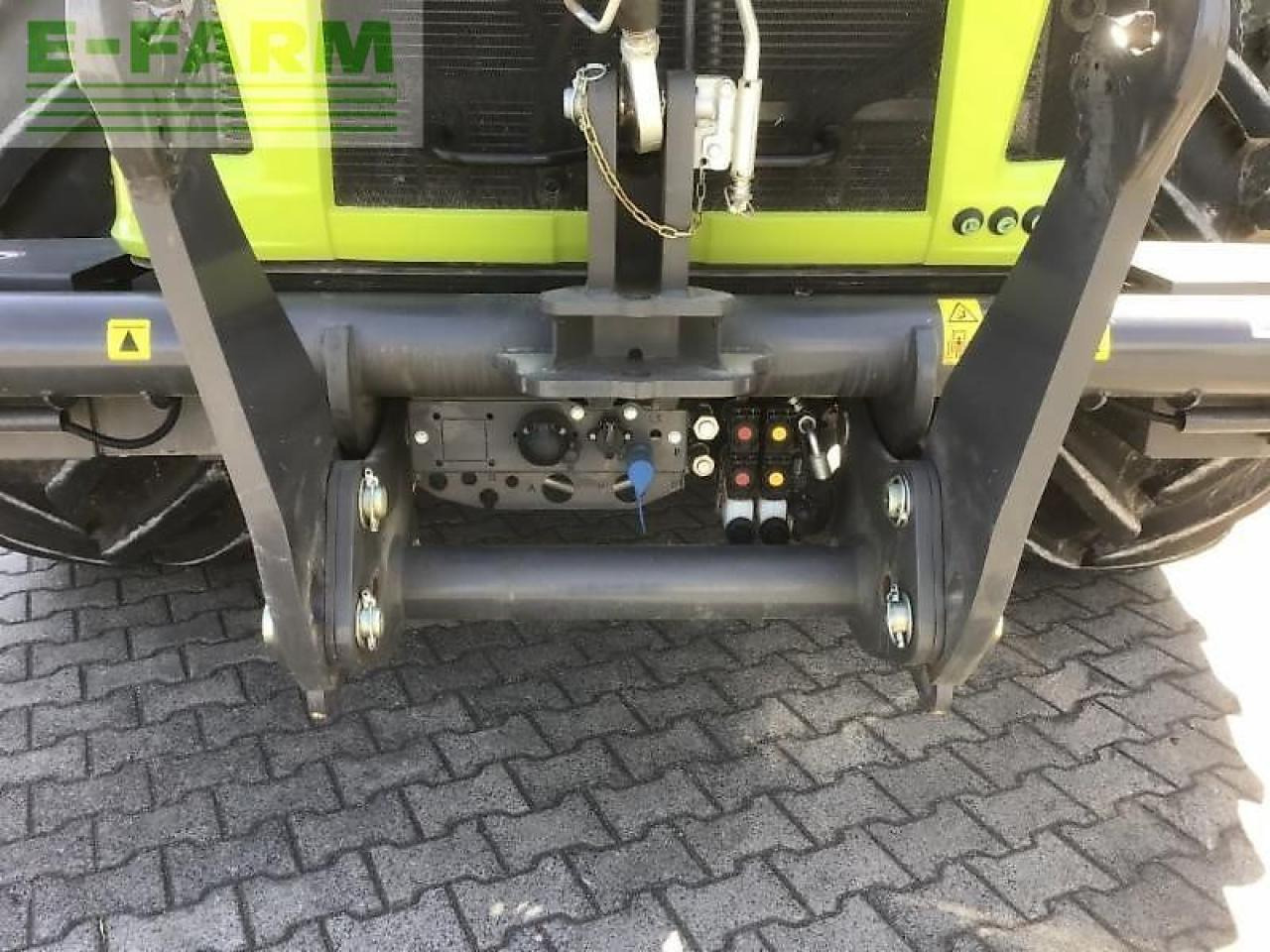 CLAAS xerion 4200 trac TRAC - Traktors: foto 3 CLAAS xerion 4200 trac TRAC - Traktors: foto 3