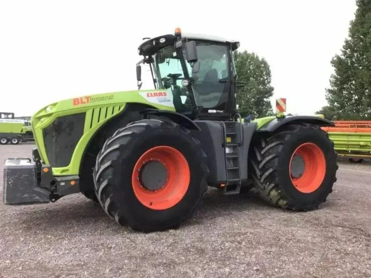 CLAAS xerion 5000 trac TRAC - Traktors: foto 1 CLAAS xerion 5000 trac TRAC - Traktors: foto 1