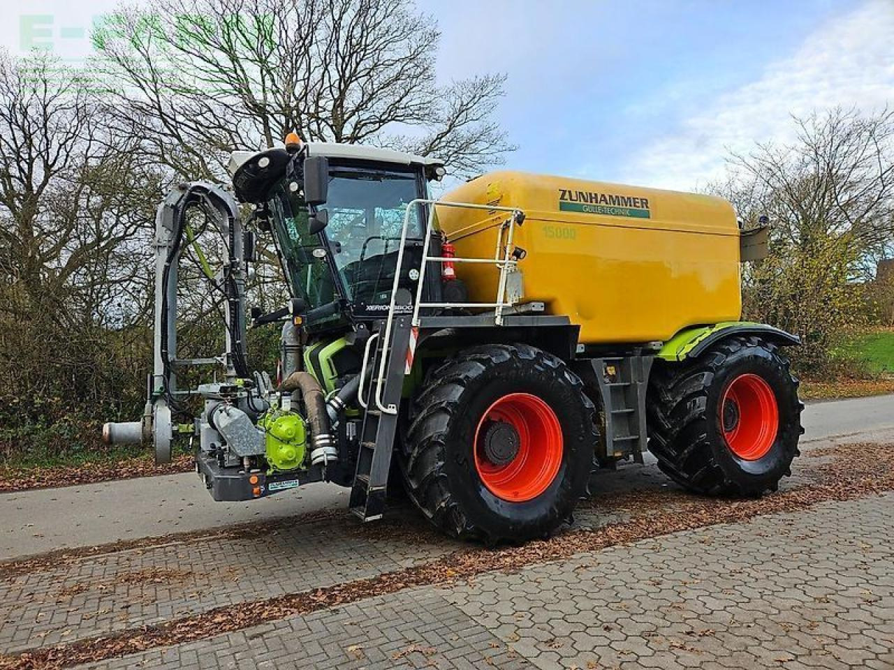 CLAAS xerion saddletrac 3800 "viele neuteile und reparaturen durchgeführt" - Pašgājējmiglotājs: foto 3 CLAAS xerion saddletrac 3800 "viele neuteile und reparaturen durchgeführt" - Pašgājējmiglotājs: foto 3